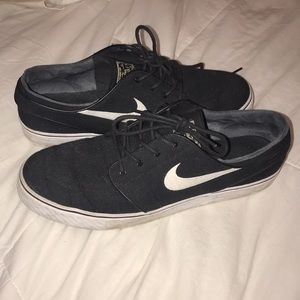 Black Nike Janoskis